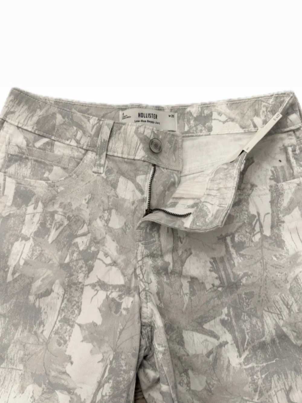 HOLLISTER WOMEN 0/25 LOW-RISE BAGGY JORTS IN WHITE CAMO DENIM NWT